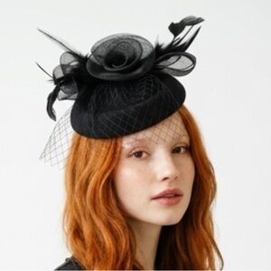 Black Fascinator Hat w/ Birdcage Veil & Feathers | Clip-On Wedding Derby 7.5”L